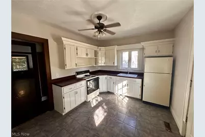 464 Crestwood Avenue #A, Akron, OH 44302 - Photo 4