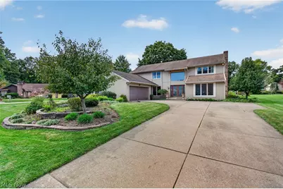 4745 Tanglewood Circle NE, Canton, OH 44714 - Photo 2