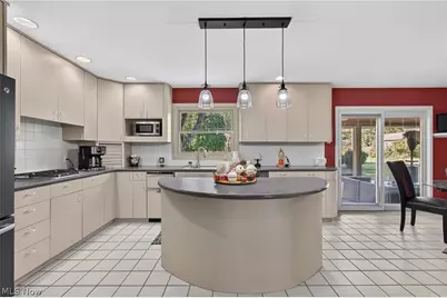 4745 Tanglewood Circle NE, Canton, OH 44714 - Photo 18