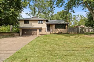 9205 Clearway St NW, Massillon, OH 44647 - Photo 2