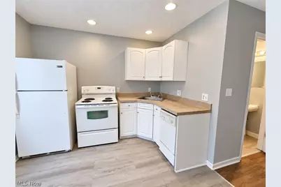 642 E Buchtel Avenue, Akron, OH 44304 - Photo 6