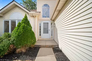 1072 Valley Creek Dr, Eastlake, OH 44095 - Photo 2