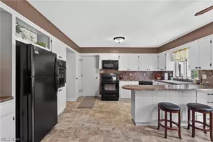 2007 Colonial Pkwy NE, Massillon, OH 44646 - Photo 10