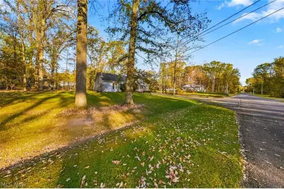 605 Oriole, Roaming Shores, OH 44084 - Photo 4