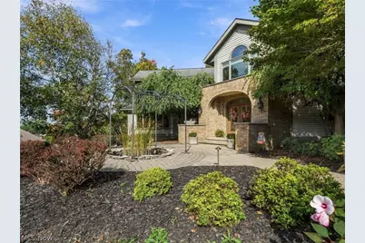 411 Donahey Avenue NE, New Philadelphia, OH 44663 - Photo 2