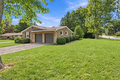 622 Summit Street SE, North Canton, OH 44720 - Photo 2