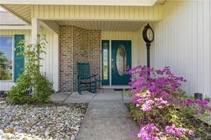 33037 Pebblebrook Dr, North Ridgeville, OH 44039 - Photo 2