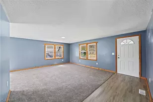 104 Pike Ct, LaGrange, OH 44050 - Photo 4