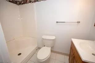 5252 Karen Isle Dr, Willoughby, OH 44094 - Photo 12