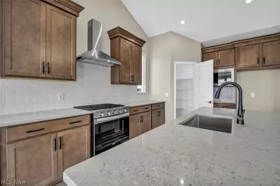824 Colesbourne Circle, Green, OH 44685 - Photo 10