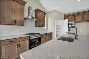 824 Colesbourne Circle, Green, OH 44685 - Photo 10