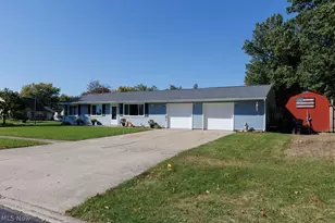 245 Defiance Ave, Elyria, OH 44035 - Photo 2