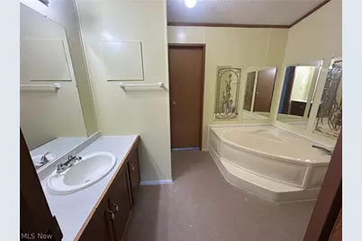 500 S Pleasant Grove Circle, Zanesville, OH 43701 - Photo 6