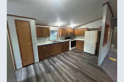 500 S Pleasant Grove Circle, Zanesville, OH 43701 - Photo 2