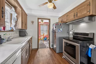 415 E 305th Street, Willowick, OH 44095 - Photo 16
