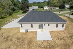 4327 Skycrest Dr NW, Canton, OH 44718 - Photo 2