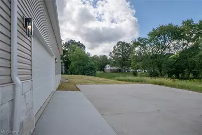 4327 Skycrest Drive NW, Canton, OH 44718 - Photo 38