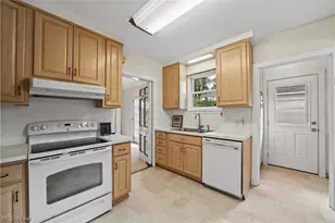 3305 Glencairn Rd, Huber Heights, OH 44122 - Photo 12