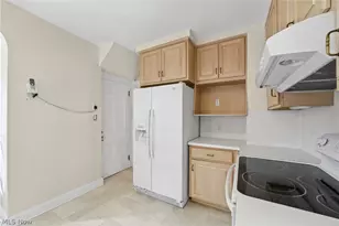 3305 Glencairn Rd, Huber Heights, OH 44122 - Photo 14