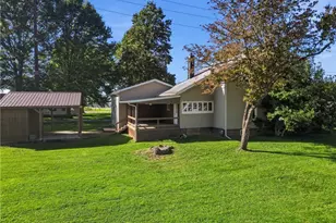 1103 W State St, Newcomerstown, OH 43832 - Photo 8