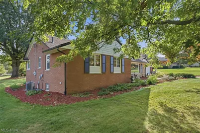 1004 Eastwood Street NE, Canton, OH 44714 - Photo 4