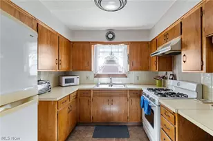 2041 15th St, Cuyahoga Falls, OH 44223 - Photo 12