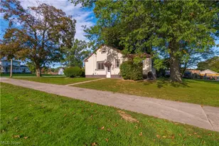 6077 Lake Ave, Elyria, OH 44035 - Photo 40