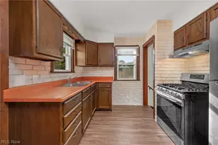 6077 Lake Ave, Elyria, OH 44035 - Photo 14