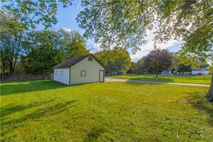6077 Lake Ave, Elyria, OH 44035 - Photo 42