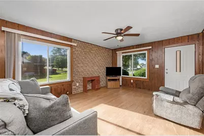 6077 Lake Avenue, Elyria, OH 44035 - Photo 8
