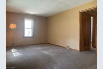 403 E 323rd Street, Willowick, OH 44095 - Photo 10