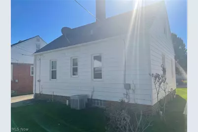 403 E 323rd Street, Willowick, OH 44095 - Photo 8
