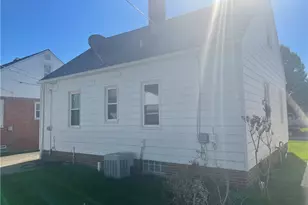 403 E 323rd St, Willowick, OH 44095 - Photo 8