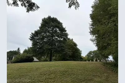 Landscape Circle NW, Canton, OH 44709 - Photo 1