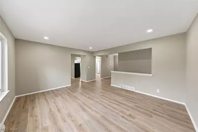 270 Michigan Avenue, Elyria, OH 44035 - Photo 8