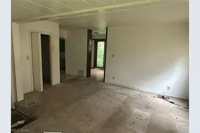11038 White Avenue, Elyria, OH 44035 - Photo 6