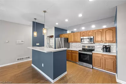308 E Marina Parkway, Lorain, OH 44052 - Photo 8