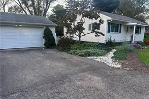 4131 Alabama Ave NW, North Lawrence, OH 44666 - Photo 2