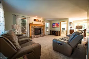 10465 Carrousel Woods Dr, New Middletown, OH 44442 - Photo 8