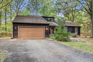 3626 Antoinette Dr, Cuyahoga Falls, OH 44223 - Photo 2