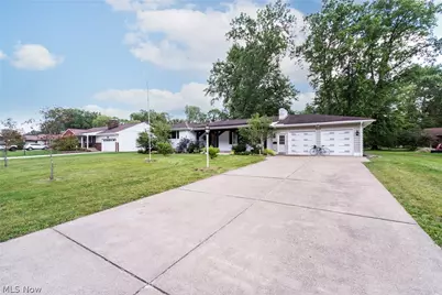 31 Lake Shore Drive, Youngstown, OH 44511 - Photo 2