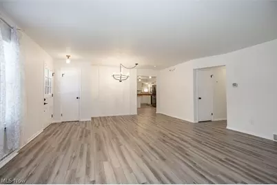 634 N Hawkins Avenue, Akron, OH 44313 - Photo 6