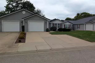 719 Oak Tree Ln, Belpre, OH 45714 - Photo 4
