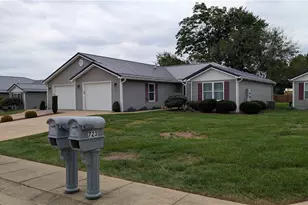 719 Oak Tree Ln, Belpre, OH 45714 - Photo 2