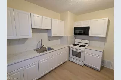 10901 Saint Mark Avenue, Loveland, OH 44111 - Photo 2