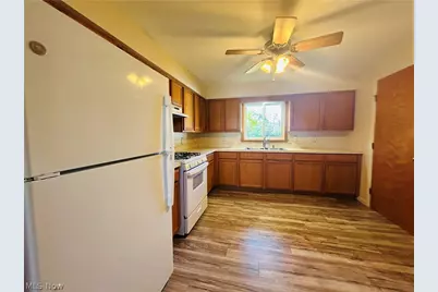 3370 W Bailey Road, Cuyahoga Falls, OH 44221 - Photo 6
