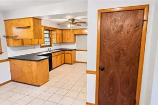 848 Almasy Dr, Campbell, OH 44405 - Photo 4