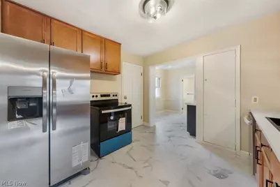 19208 Chagrin, Huber Heights, OH 44122 - Photo 14