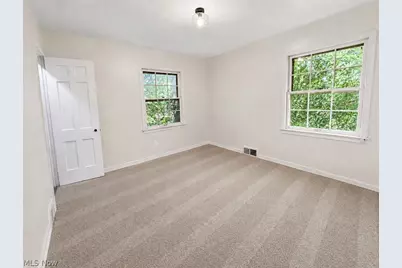 19208 Chagrin, Huber Heights, OH 44122 - Photo 6