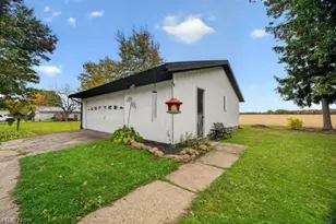 886 Long Shadow Ln, Rome, OH 44085 - Photo 38